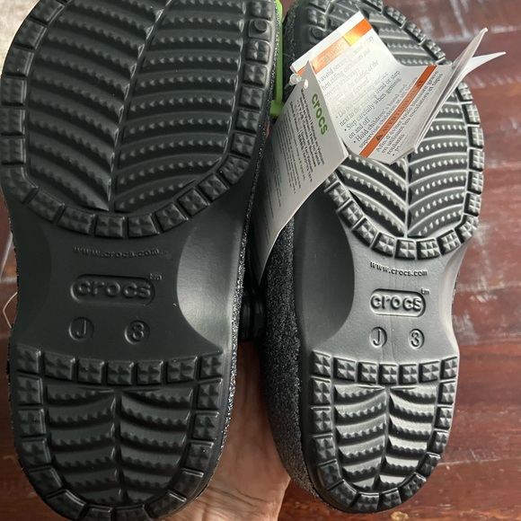 Brand new Crocs - Picture 4 of 5